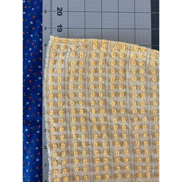 Vintage Chenille Bedspread Fabric Golden Yellow Popcorn Lurex Threads 18 x 23 - Picture 4 of 4